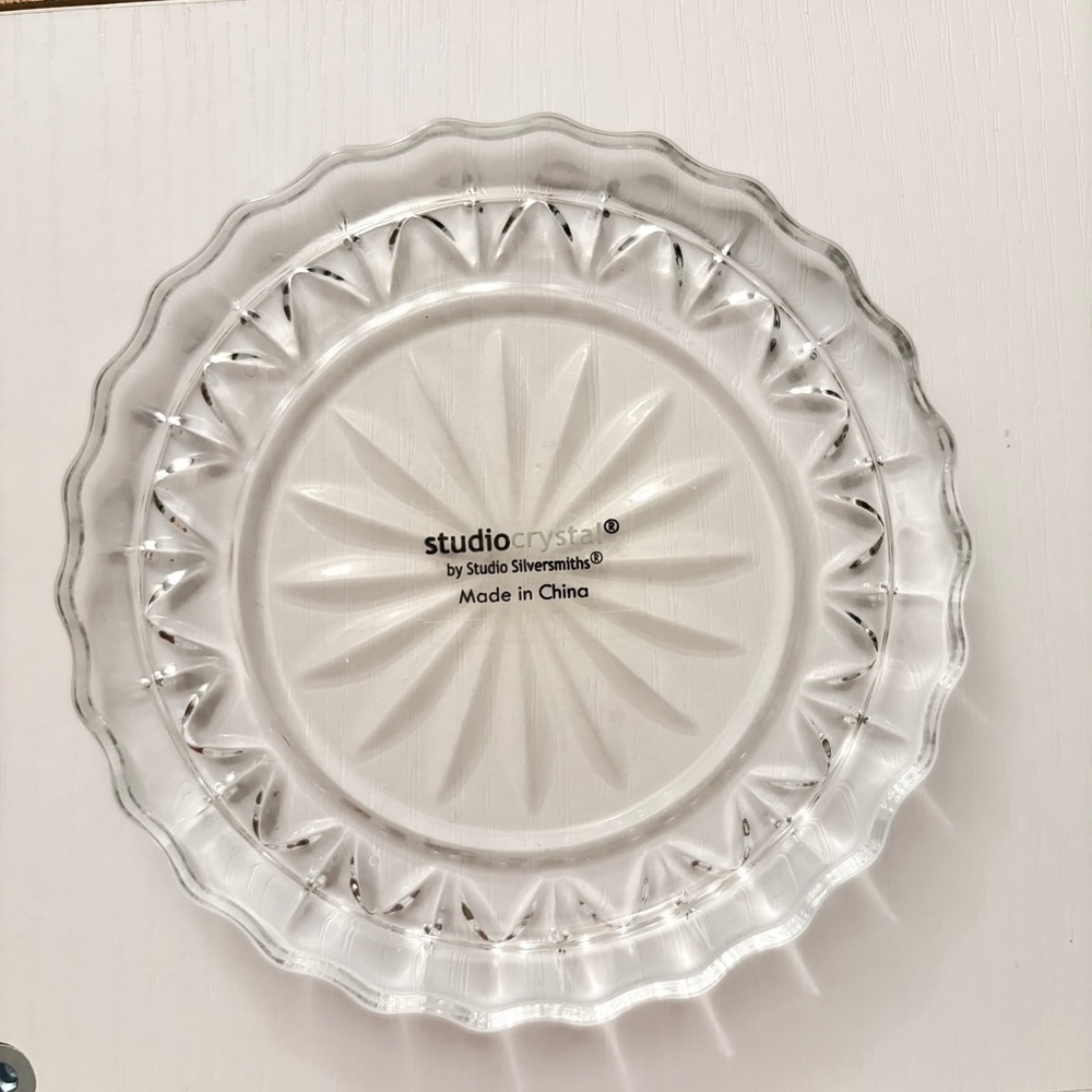 Studio Silversmiths Crystal Coaster, starburst Pattern ~ 4” scalloped edge round
